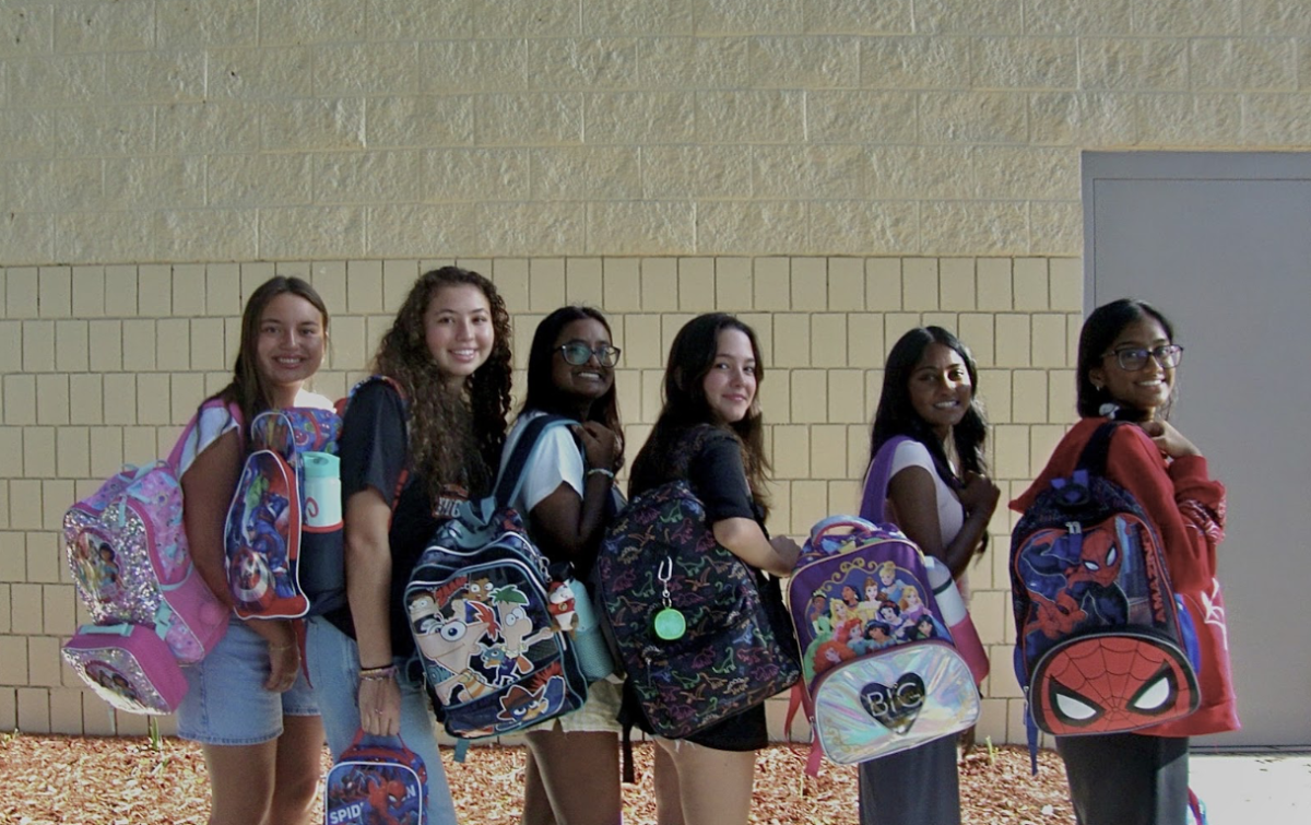 Class of 2025 seniors continue the tradition of wearing “kid” backpacks 